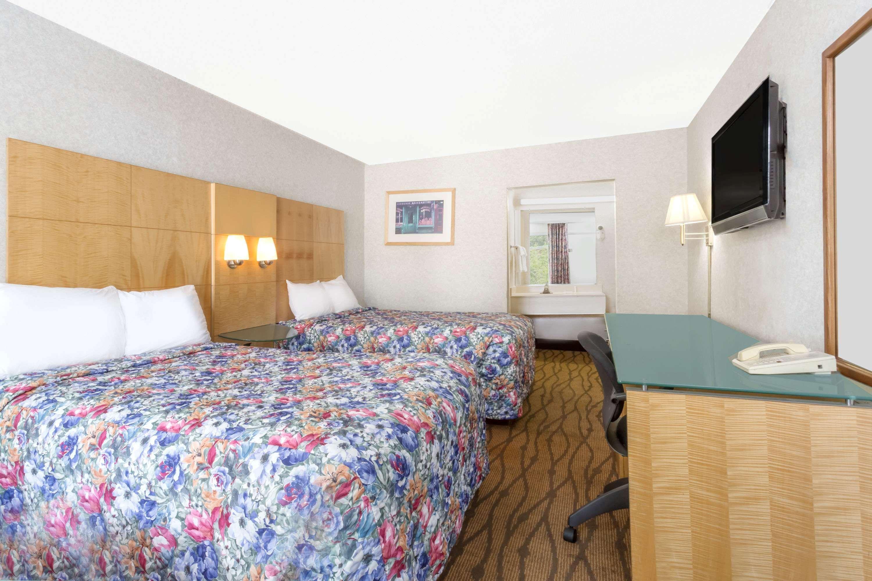 Days Inn By Wyndham Greensboro Airport Ngoại thất bức ảnh