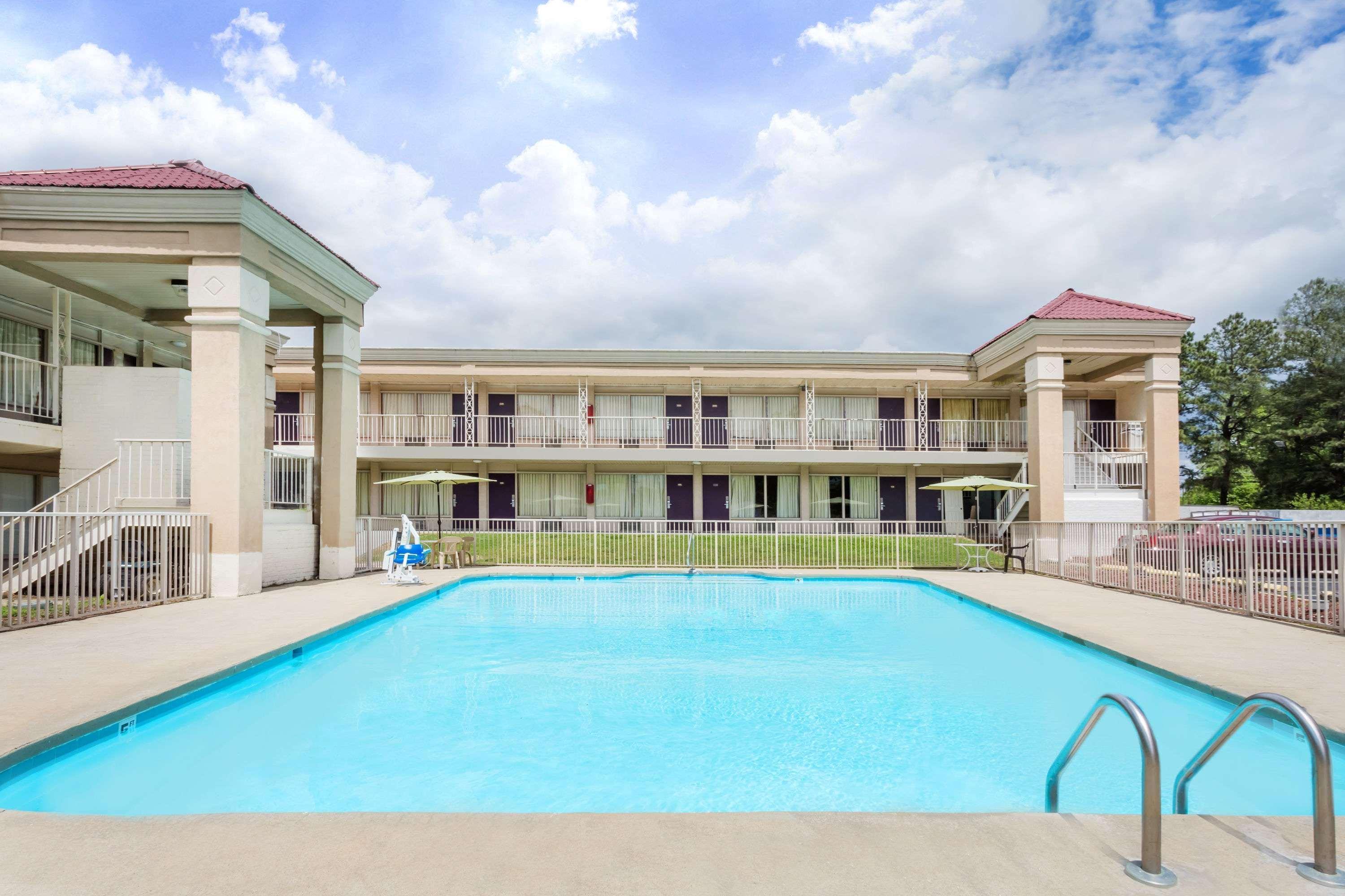 Days Inn By Wyndham Greensboro Airport Ngoại thất bức ảnh