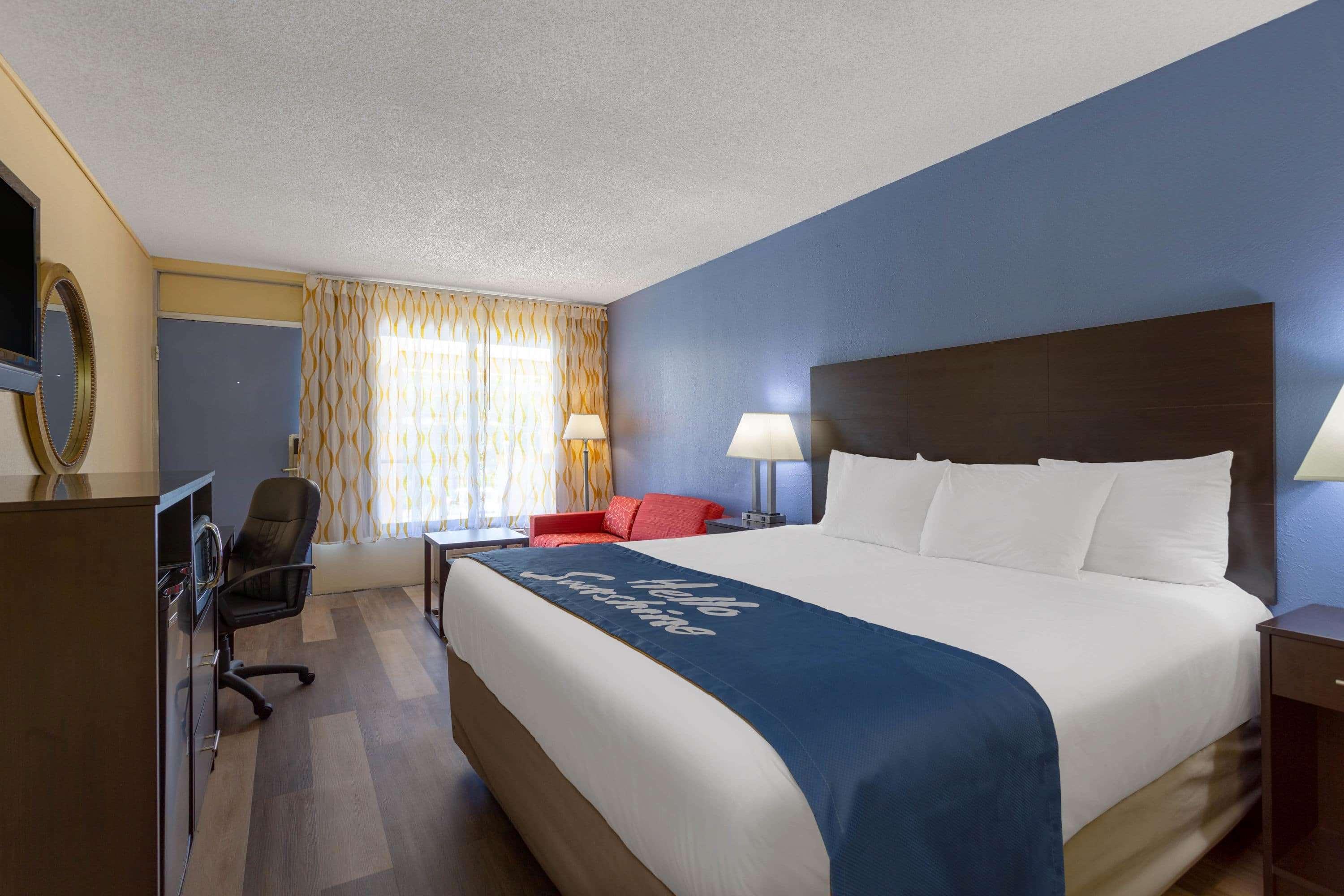 Days Inn By Wyndham Greensboro Airport Ngoại thất bức ảnh
