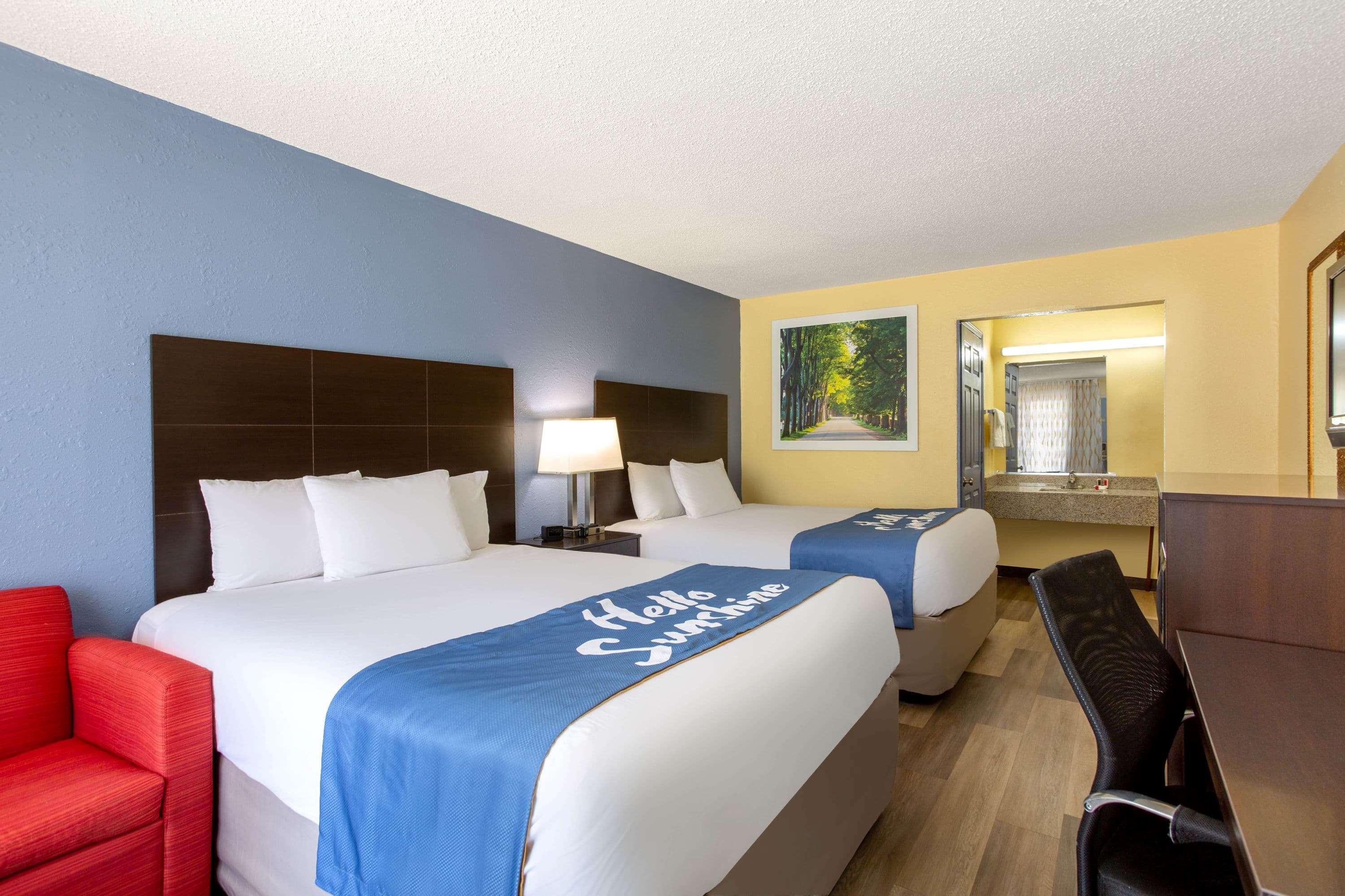 Days Inn By Wyndham Greensboro Airport Ngoại thất bức ảnh
