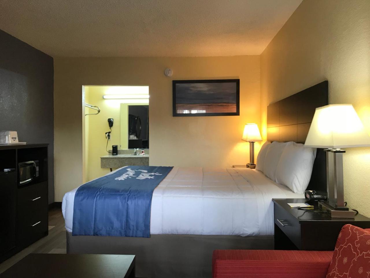 Days Inn By Wyndham Greensboro Airport Ngoại thất bức ảnh